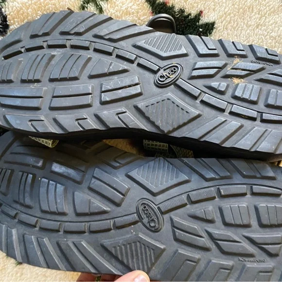 Chaco Outsiders Green and Black Strappy Sandals - Picture 5 of 10